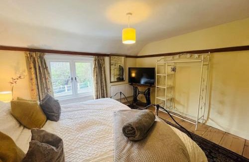 Graveley Apartment | Beautifully Quaint Cottage