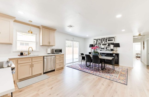 Springdale House | Beautifully Remodeled-Newly Furnished-Cozy, Colorful & Eclectic Home in N OKC!