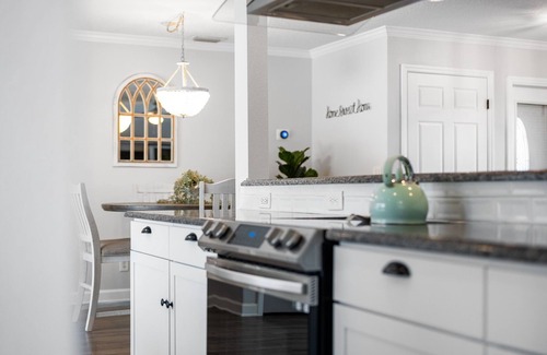 Apollo Beach House | Beautifully Remodeled Apollo Beach Pool Paradise! Sleeps 7!