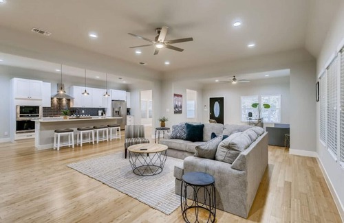 Tobin Hill House | Beautifully Remodeled 4 BDRM/Mins to Pearl, River Walk, DT/Walk to Bars!
