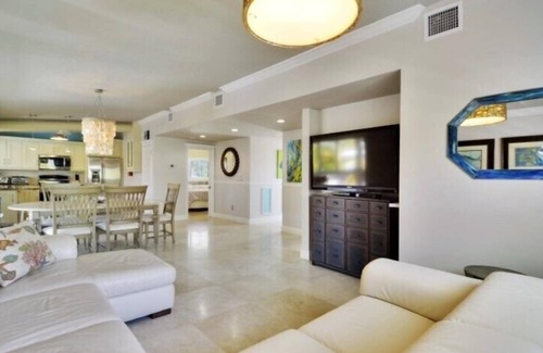 Islamorada House | Beautifully remodeled roomy single family stilt home,