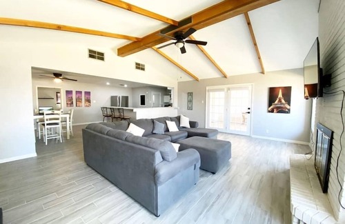 Biggs Field House | Beautifully remodeled home in the quaint neighborhood in northeast El Paso