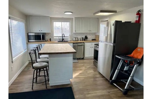 Lakeview House | Beautifully Remodeled Home Near the Universities