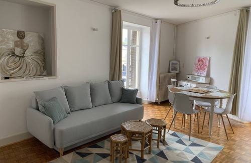 Neris-les-Bains Apartment | Beautifully renovated Bristol Manor Bis F3 N18 apartment opposite the Néris thermal baths