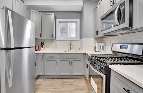 Roselle Park Apartment | Beautifully Renovated Luxurious 3 Bd Apt.Near SCHOOLS&Bus Transits!Pet Friendly