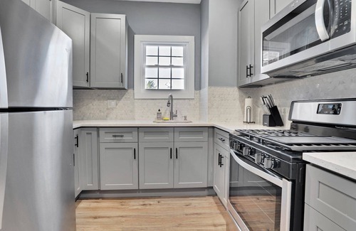 Roselle Park Apartment | Beautifully Renovated Luxurious 3 Bd Apt.Near SCHOOLS&Bus Transits!Pet Friendly