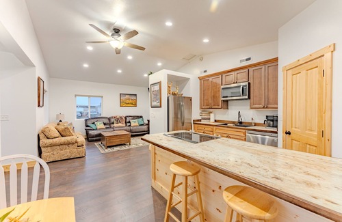 Great Falls Cabin | Beautifully renovated cabin gives the woodsy feel with city convenience.