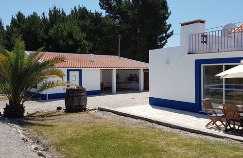 Caldas da Rainha House | Beautifully renovated private house with separate garden bedroom and heated pool