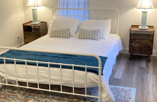 Lisbon House | Beautifully Renovated 3 Bedroom Home