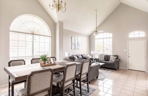 Plano House | Beautifully renovated 4 bedroom home w/fireplace