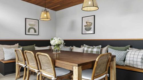 Carrington House | Beautifully Renovated Period Property Walking Distance To Cbd