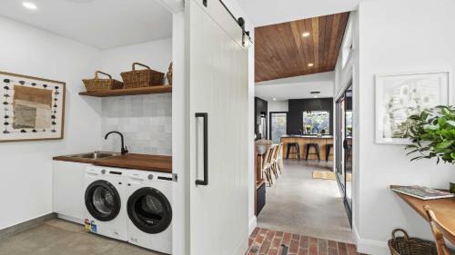 Carrington House | Beautifully Renovated Period Property Walking Distance To Cbd