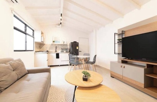 Los Naranjos Apartment | Beautifully Renovated Apartment Close to Park