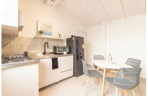 Los Naranjos Apartment | Beautifully Renovated Apartment Close to Park