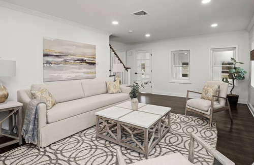 Trumbull House | Beautifully Renovated Fully Furnished House W/ Garage