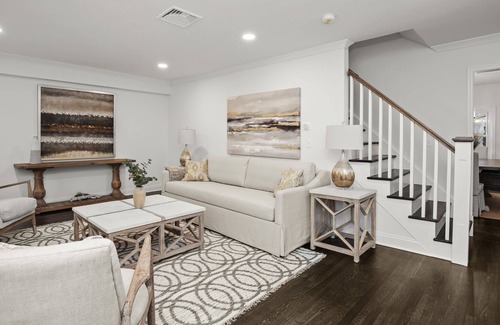 Trumbull House | Beautifully Renovated Fully Furnished House W/ Garage