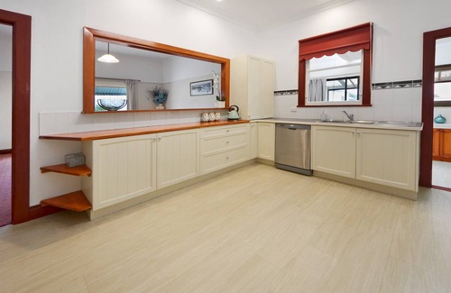 Portland Apartment | Beautifully restored 1930s gem, perfectly located in the heart of Portland.