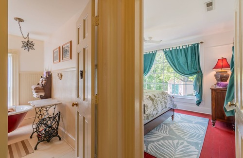 Esmont House | Beautifully Restored Turn of the Century Farmhouse on Private and Remote Farm