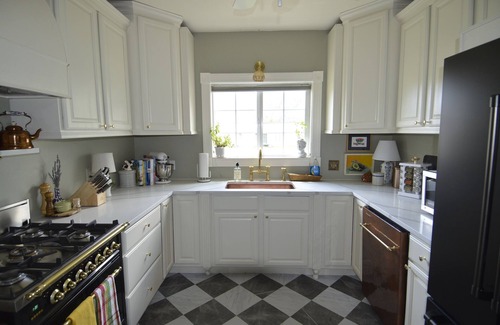 Silverton House | Beautifully restored Victorian Mountain home furnished with authentic antiques!