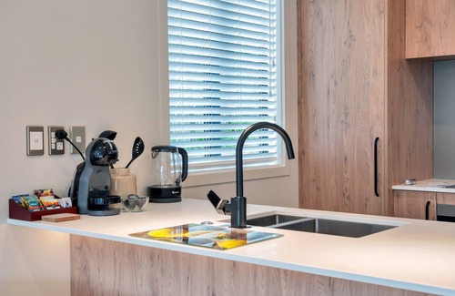 Newton House | Beautifully Styled 2BR w 2 Carparks & Aircon