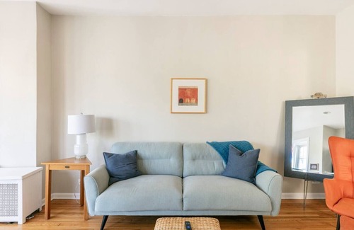 South Evanston Apartment | Beautifully Styled Apartment in South East Evanston