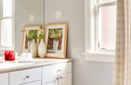 South Evanston Apartment | Beautifully Styled Apartment in South East Evanston