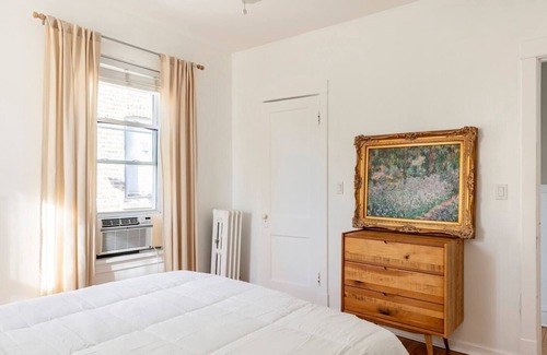 South Evanston Apartment | Beautifully Styled Apartment in South East Evanston