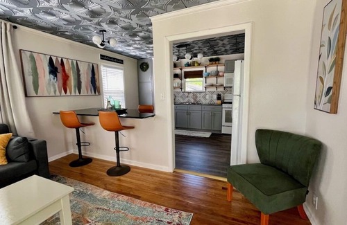 San Antonio House | Beautifully Styled Home with Garage-Perfect Short or Long Stay!