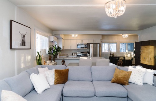 Cody House | Beautifully updated 2-bed, 1-bath home in downtown Cody. Sleeps 5!