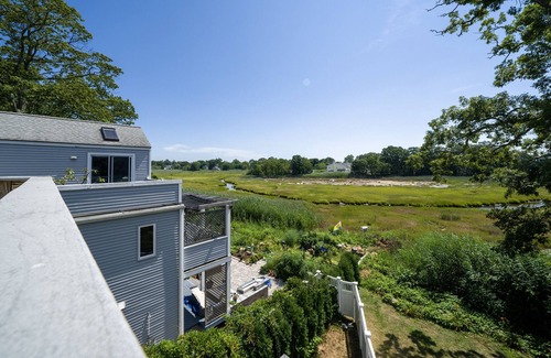 Pine Orchard House | Beautifully Updated Beach House w/ Views! - Prime Location!!!!