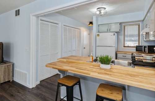 Weber Condo | Beautifully updated condo! 808-2WW