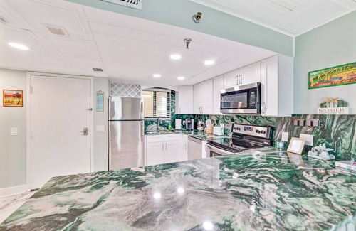 Hudson Apartment | Beautifully updated condo directly on the Gulf of Mexico with breathtaking views
