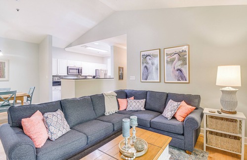 Foley Condo | Beautifully Updated Foley Condo w/Pool Access