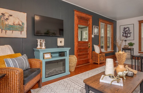 Forest City House | Beautifully updated cottage nestled in downtown Forest City!