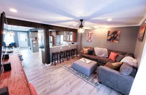 West Plaza House | Beautifully Updated West Plaza Home. 3bd 2bth, w/2 Cal King. Perfect location!