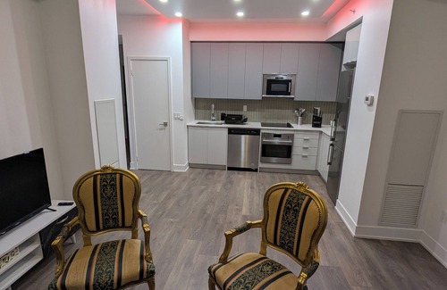 Concord Condo | Beauty Arielle 2beds Condo heated pool Gym Parking bbq e-scooter Mall Wonderland