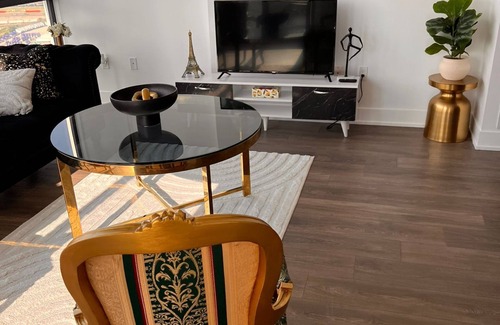 Concord Condo | Beauty Arielle 2beds Condo heated pool Gym Parking bbq e-scooter Mall Wonderland