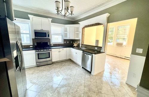 Long Branch House | Beauty by the Sea - 7bd Charming House 5min Walk to Beach - Pet Friendly