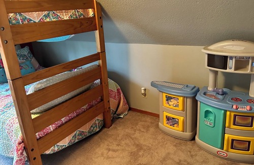 Afton Cabin | Becker's Bungalow on Monkey Island with outdoor deck! Pet & family friendly!
