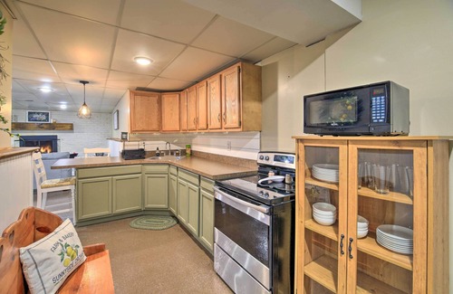 Eccles Apartment | Beckley Studio w/Hot Tub, 4 Mi to WVU Tech!