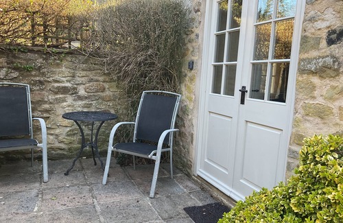 Lastingham Cottage | BECKSIDE, luxury holiday cottage, with a garden in Lastingham