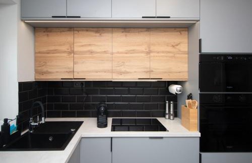 Komlo Apartment | Becky Apartman