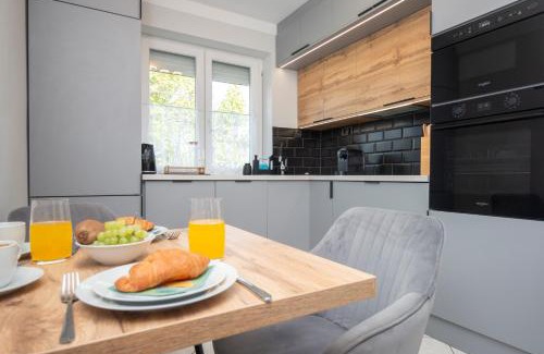 Komlo Apartment | Becky Apartman