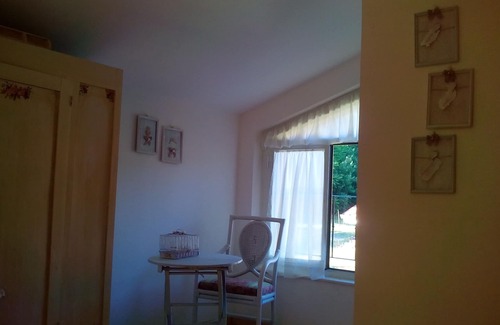Calmazzo House | Bed and breakfast da Caramella, detached house with large garden