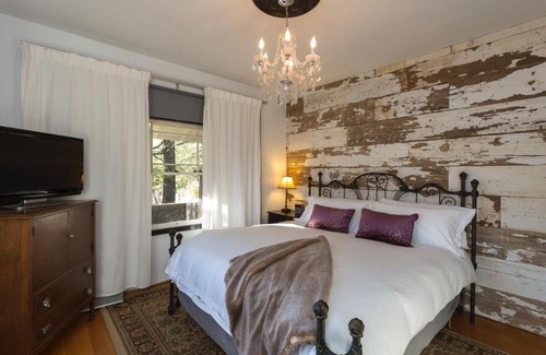 Clear Lake Bed & Breakfast | Bed and Barrel at Stonehouse Cellars