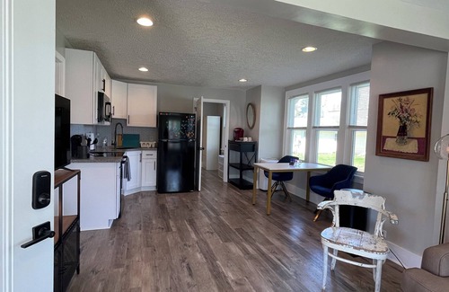 Lakeville Apartment | Bed and Beverage with Lake View