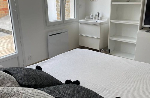 Bretigny-sur-Orge Bed & Breakfast | Bed and breakfast, 7 minutes walk RER C, 25 minutes from the center of Paris