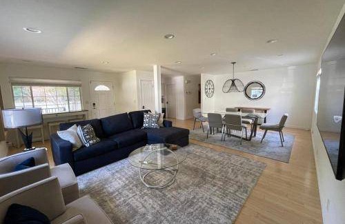 Sherman Oaks Bed & Breakfast | Bed and breakfast ∙ 4 bedrooms ∙ 8 guests
