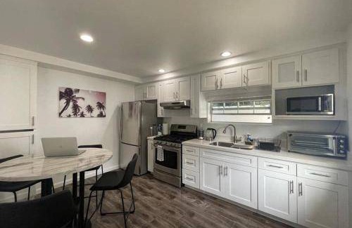 Sherman Oaks Bed & Breakfast | Bed and breakfast ∙ 4 bedrooms ∙ 8 guests
