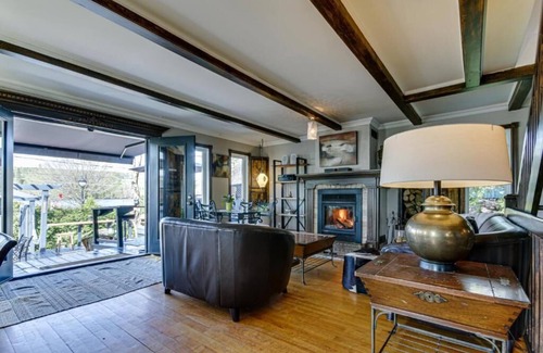 Mauricie Bed & Breakfast | Bed and Breakfast Luxury family suite overlooking the St-Mauricie River